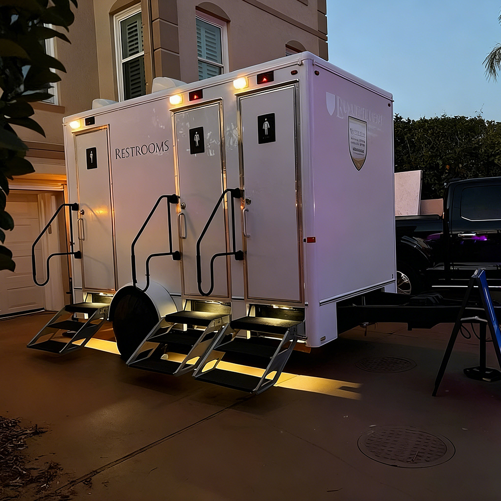Mobile Toilet Trailer Luxury 3 - Outdoor Camping Rentals 리뷰 및 가격
